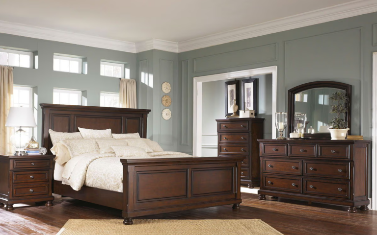 Bedroom furniture set
